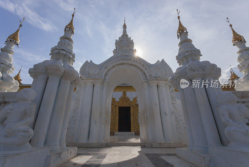 Atumashi寺，原名Maha Atulaveyan Kyaungdawgyi，是缅甸曼德勒的一座佛教寺院